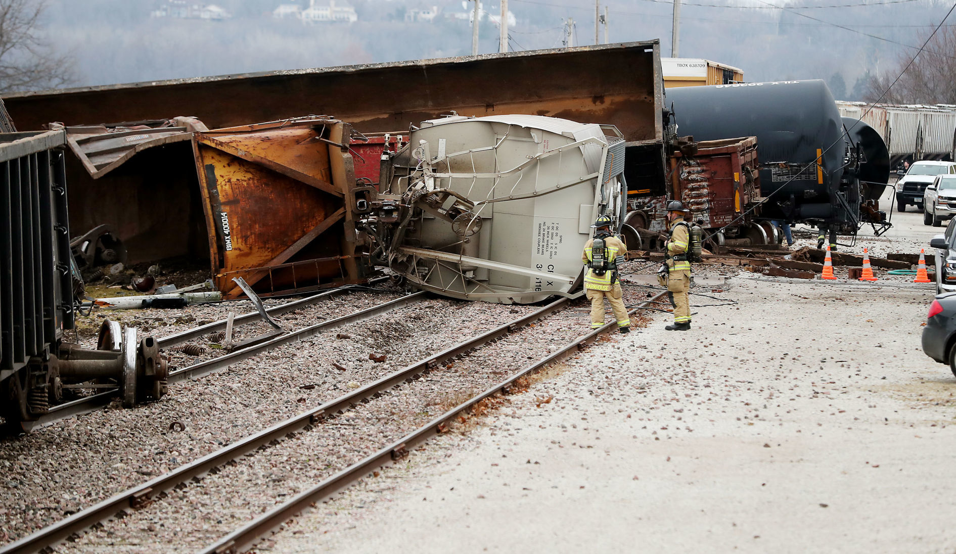 010320-qc-train-derail-013